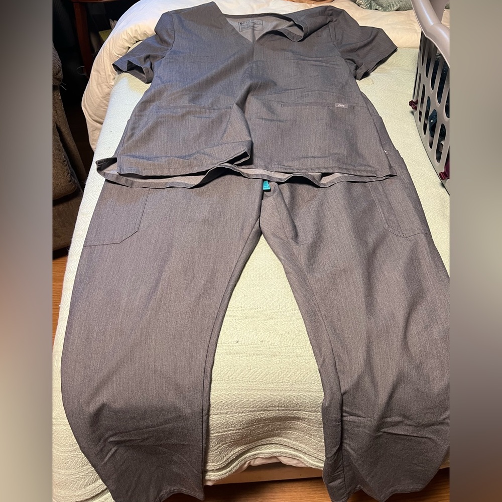 FIGS Graphite Scrub Set XL